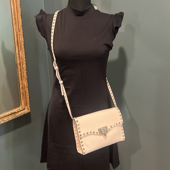 Valentino Garavani Rockstud Crossbody Shoulder Bag Pebble Calf Leather Ivory - Picture 17 of 17